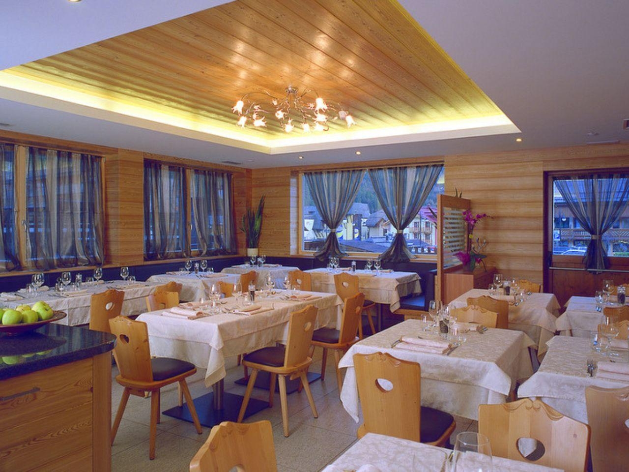 ARISTON8