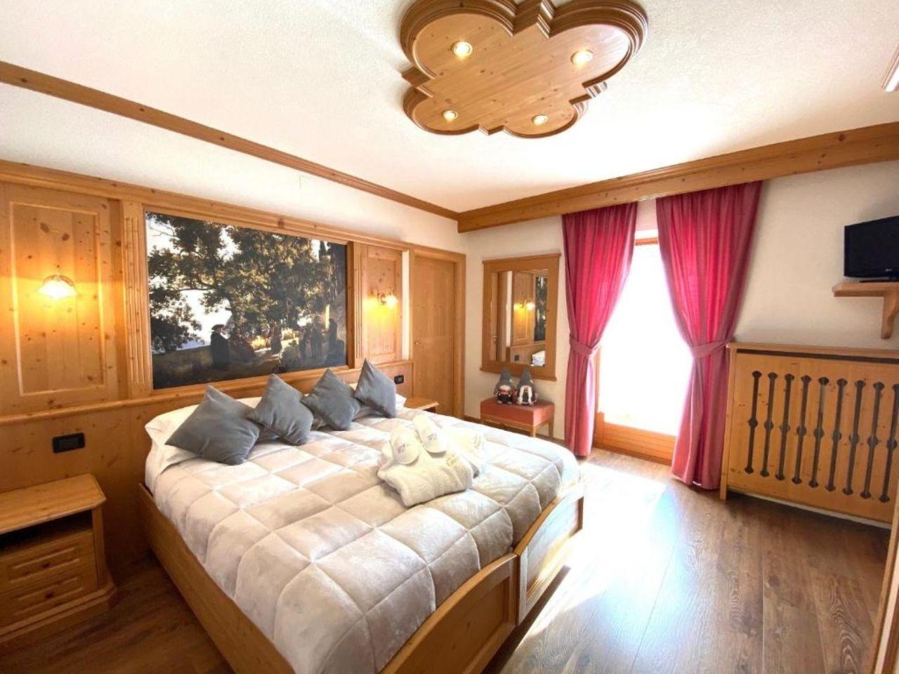 HOTEL LAURINO3