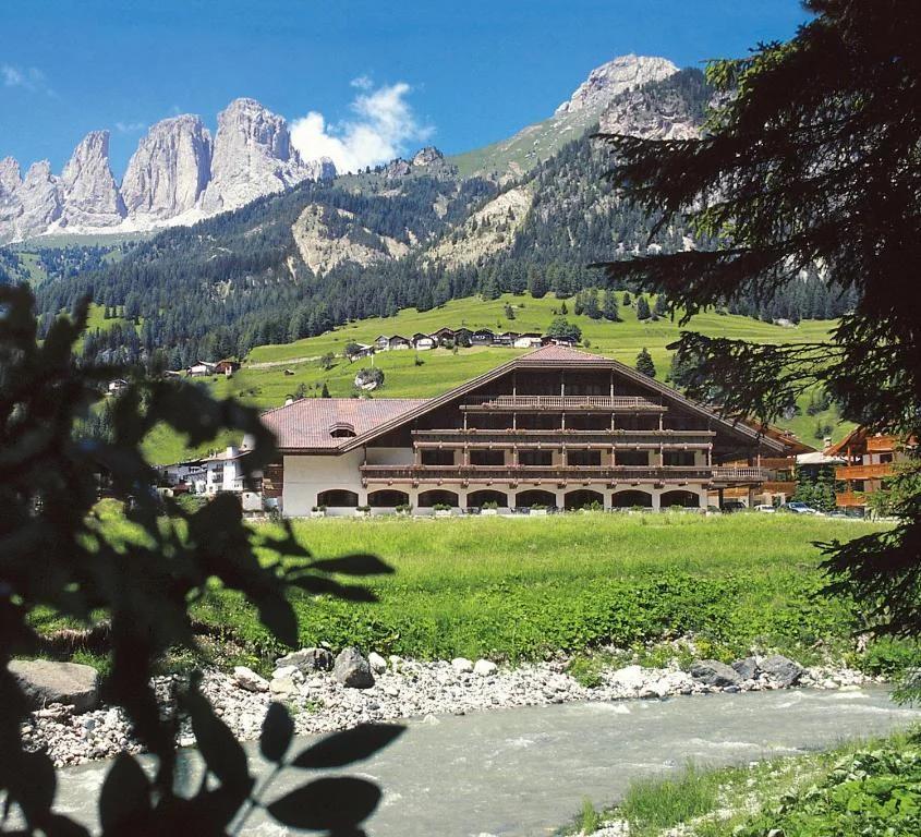 4* CAMPITELLO DI FASSA0