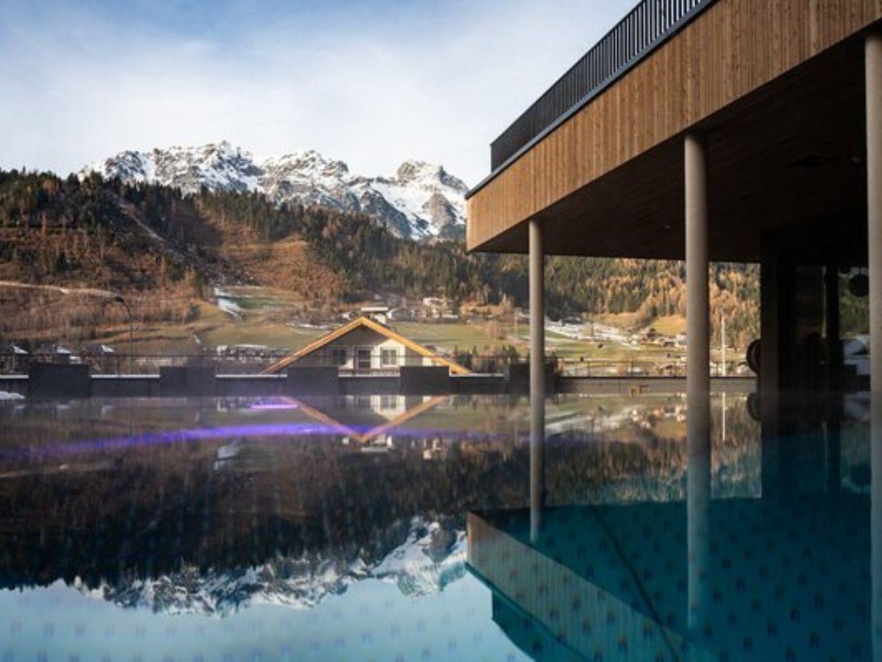 WOLLEE ALPINE BOUTIQUE1