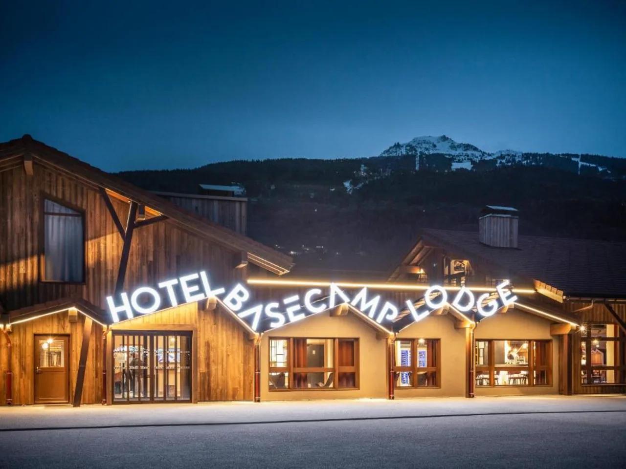 BASE CAMP LODGE - zdjęcie 1