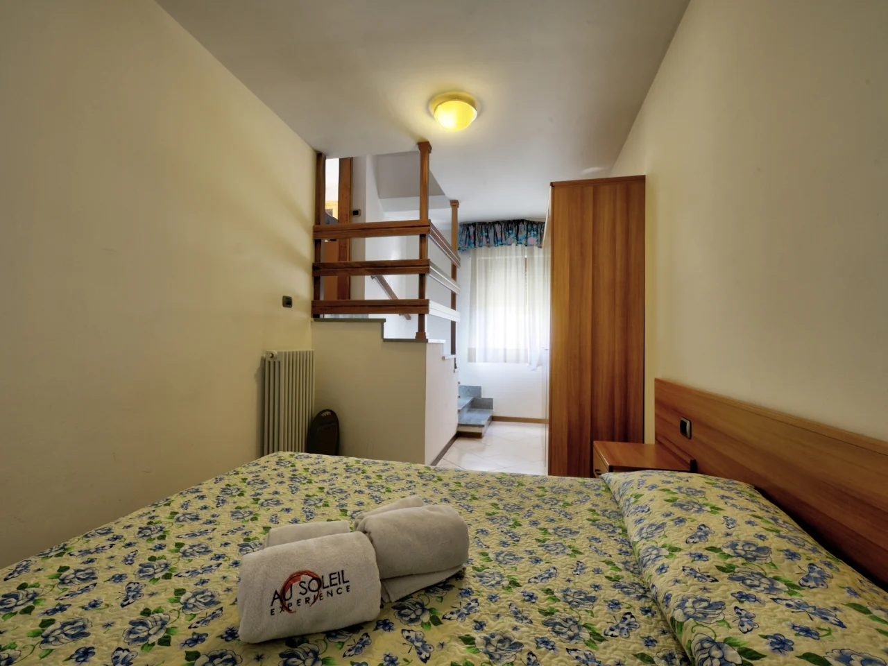 łóżko w kwiatowy wzór, RESIDENCE ST VINCENT apt. 2-4 os.