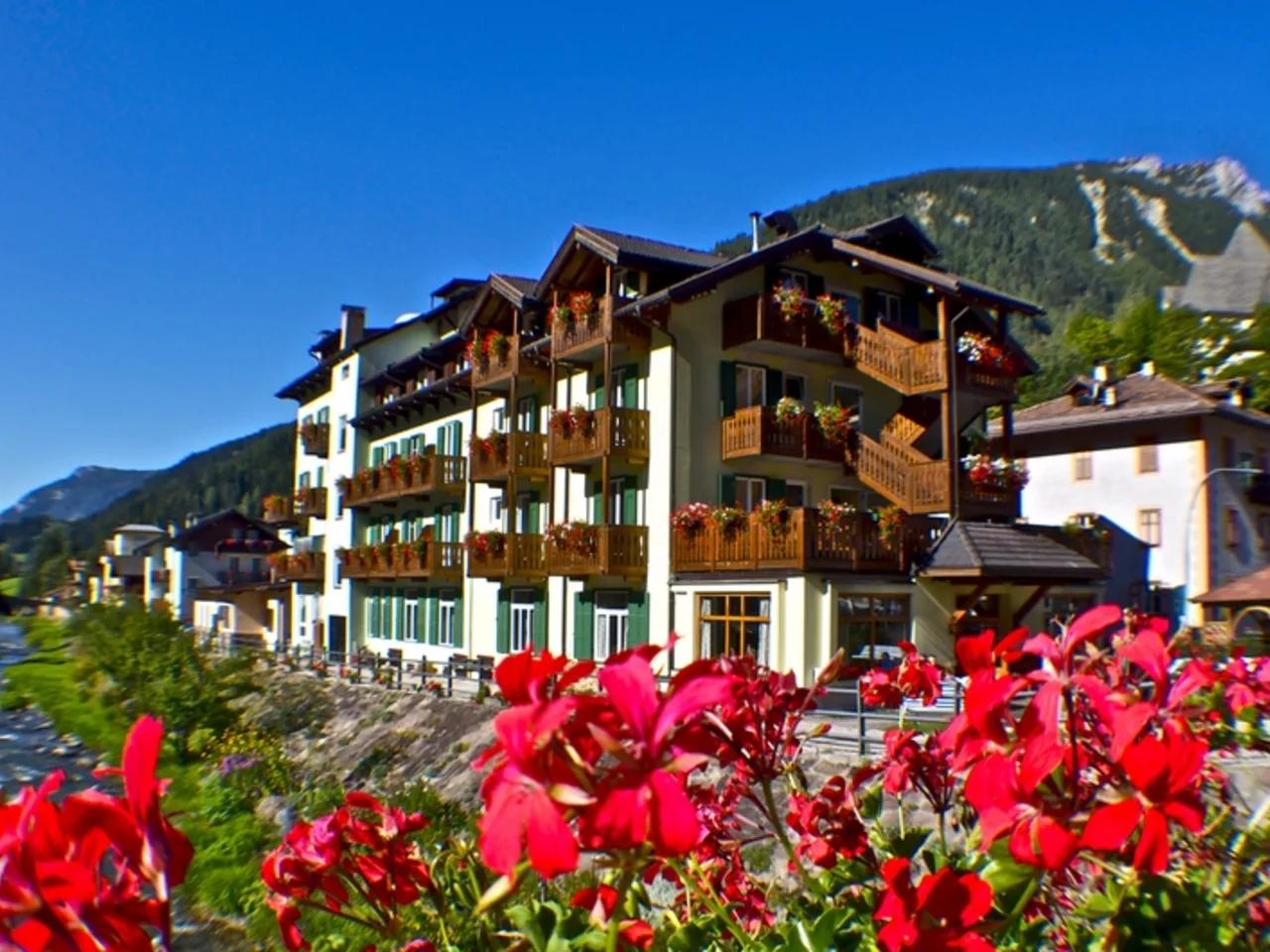 HOTEL LAURINO0