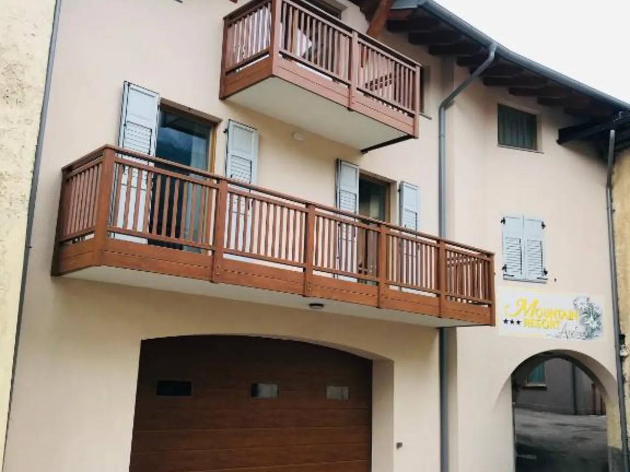 MOUNTAIN RESORT DEPENDANCE1