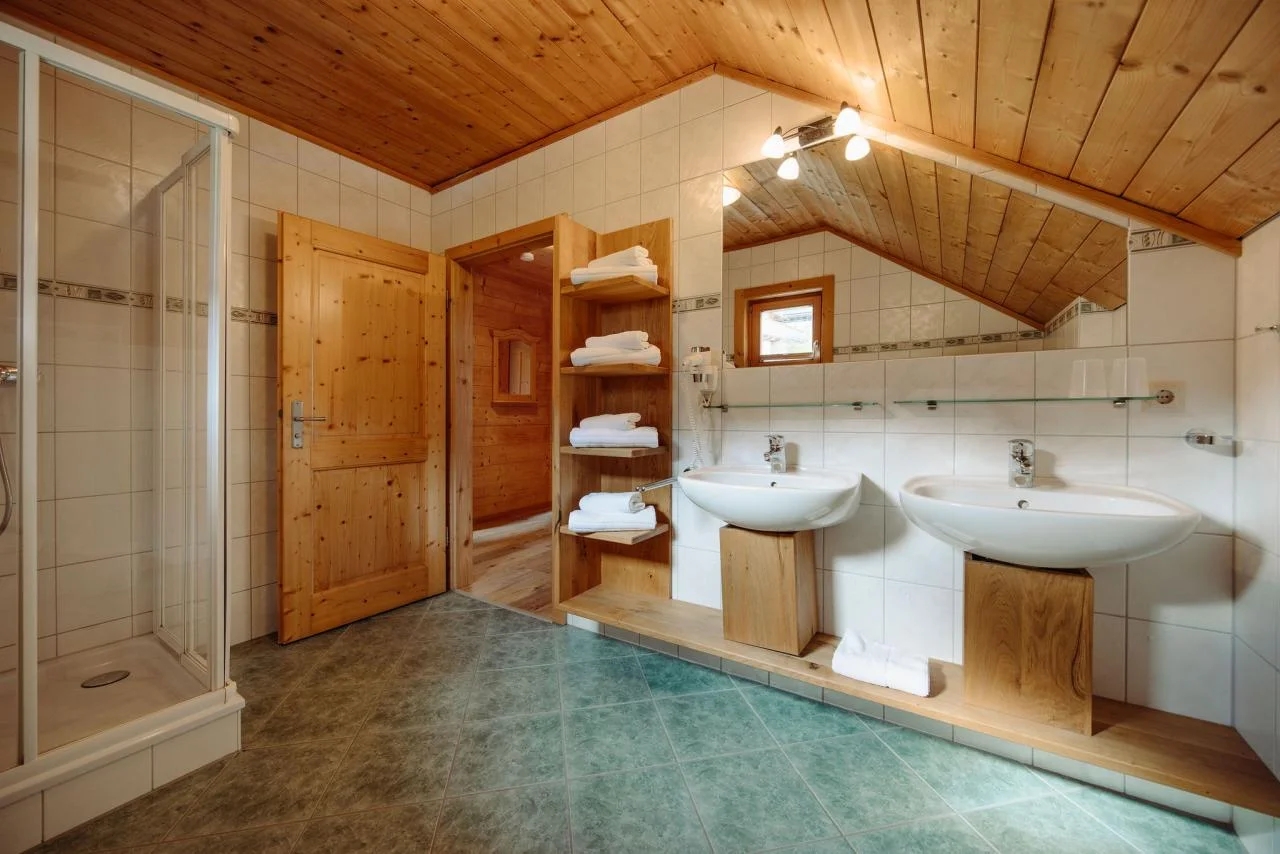 CHALET ALMDORF REITERALM Komfort-Almhutte Enzian8